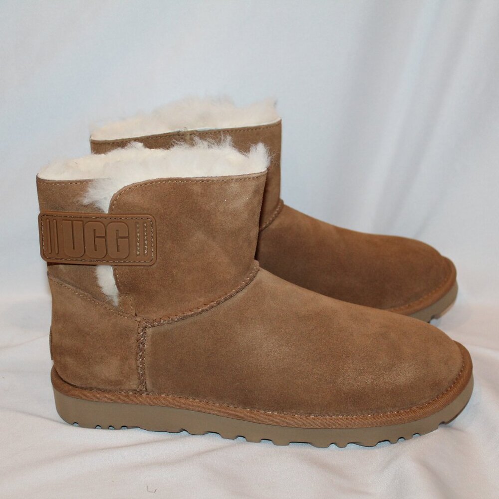 NIB UGG WOMEN'S MINI BUCKLE LOGO‎ SUEDE SHEARLING LINED ANKLE BOOTS CHESTNUT sz